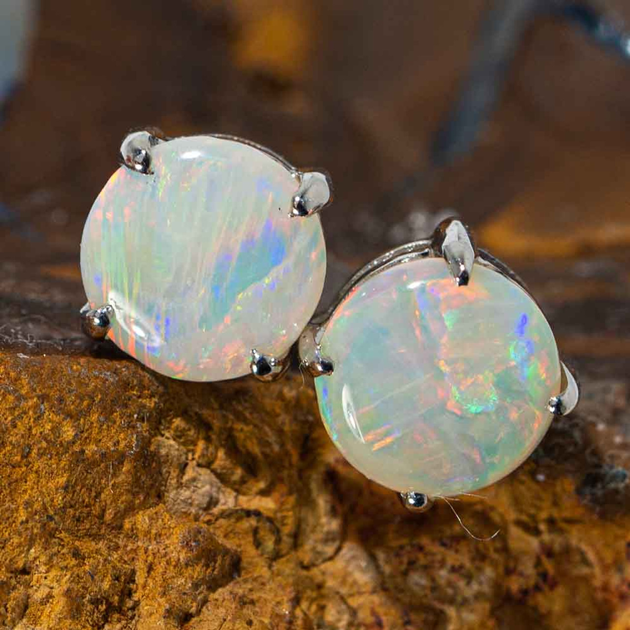 Mehr über den Artikel erfahren Warum ist Opal eine gute Wahl für Schmuck?